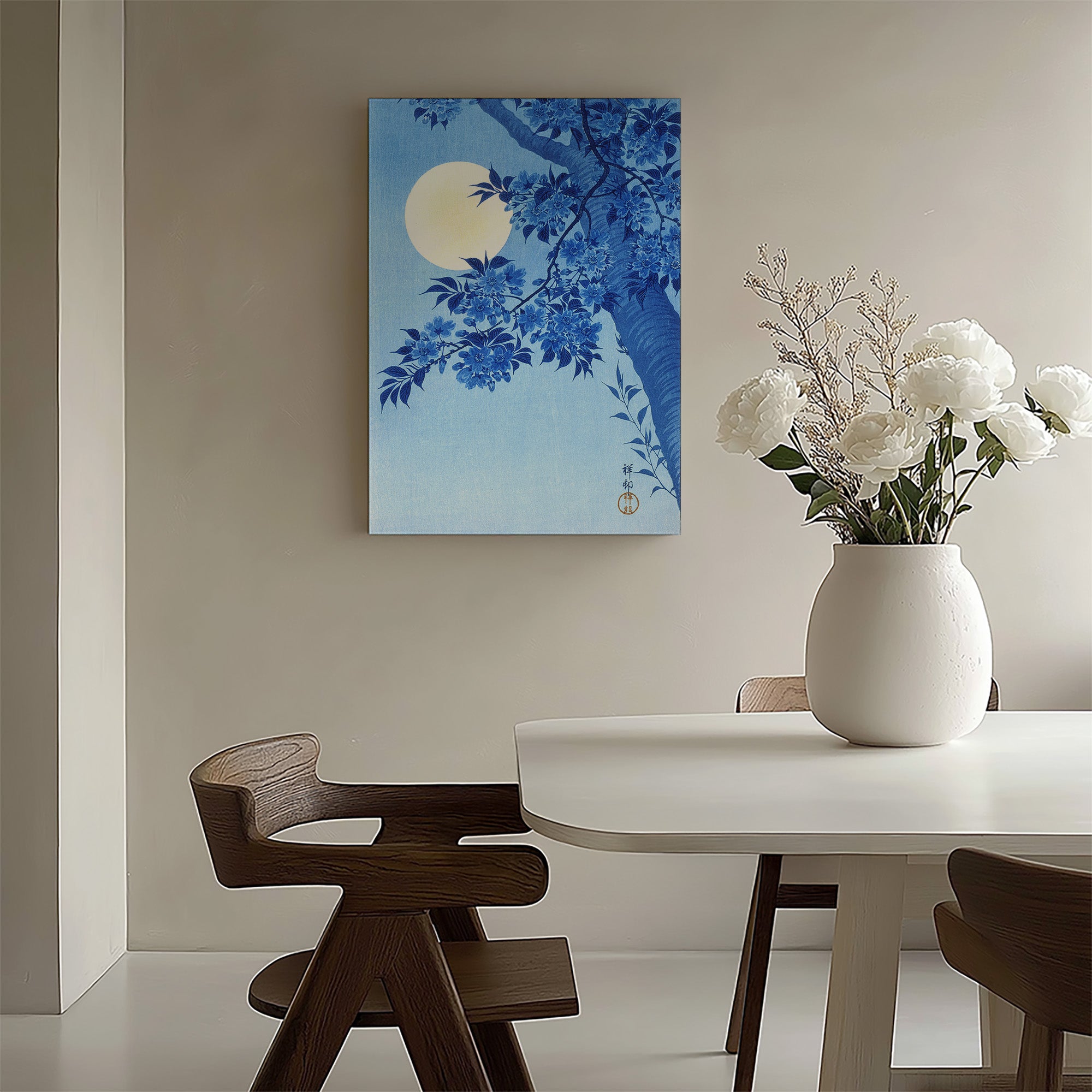 Cerisier en fleurs par une nuit de lune